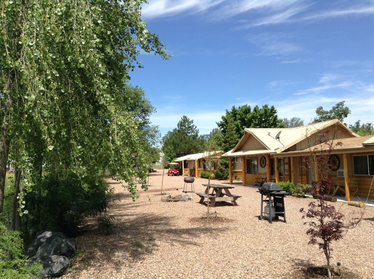 Rainbows End Fishing Resort Пайнтоп-Лейксайд Екстериор снимка