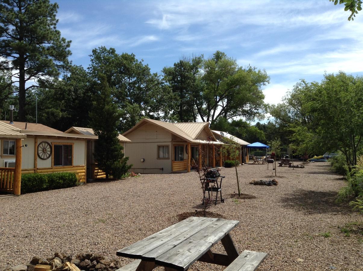 Rainbows End Fishing Resort Пайнтоп-Лейксайд Екстериор снимка